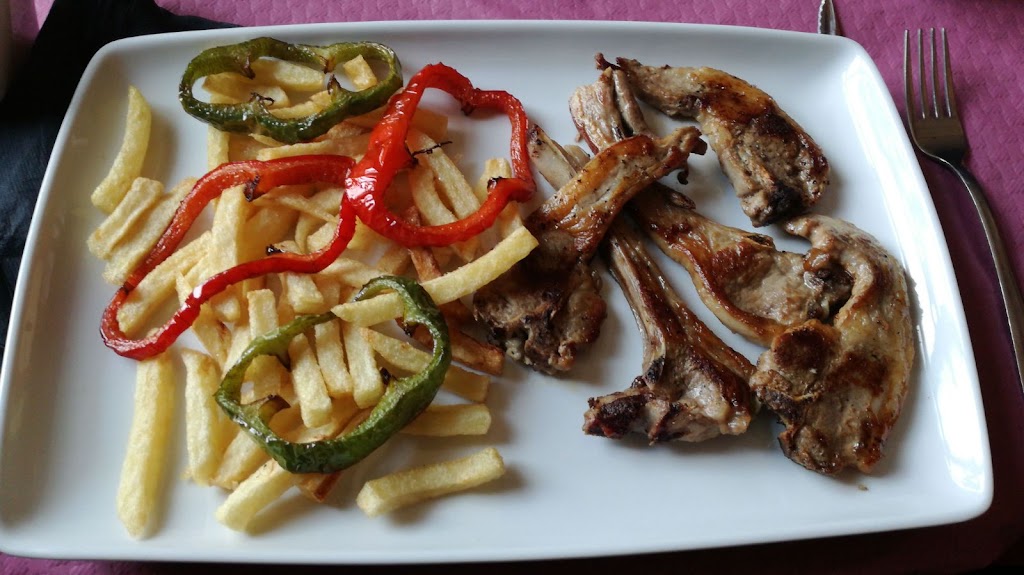 The Corner Music Tavern — Comida y bebida