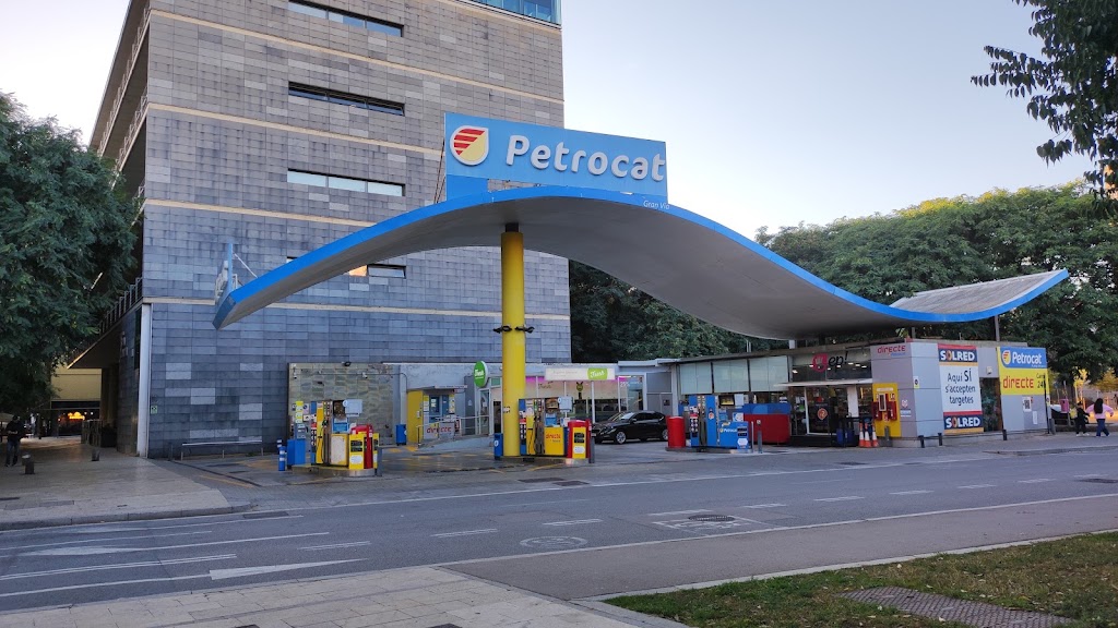 Estacion de Servicio Petrocat - Repsol — Exterior