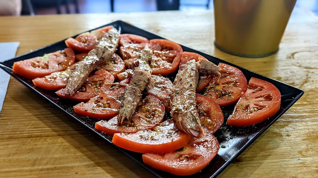 Puerto Tomares — Comida y bebida