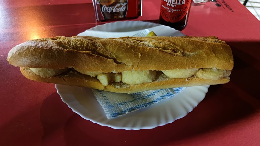 CAFETERIA GLORIA FUERTES — Comida y bebida
