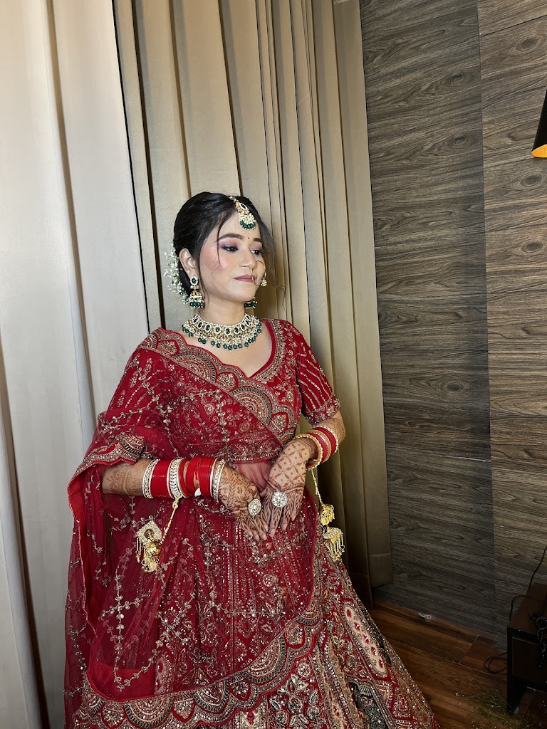 B Blond Salon Make Up Hair Studio In Rishikesh