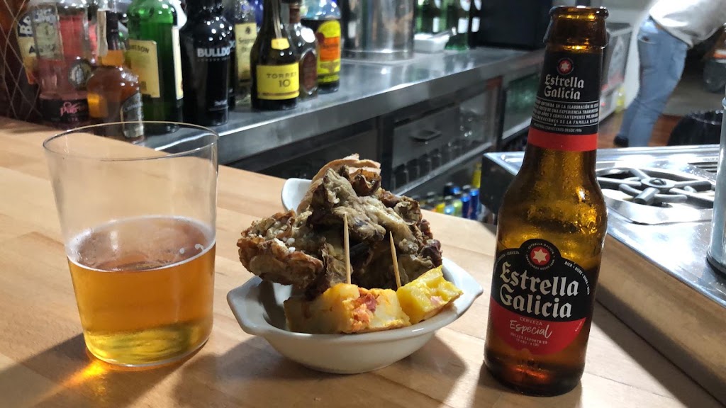 Cafe Bar Maria — Comida y bebida
