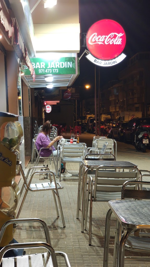 Bar Cafeteria Jardin — Ambiente