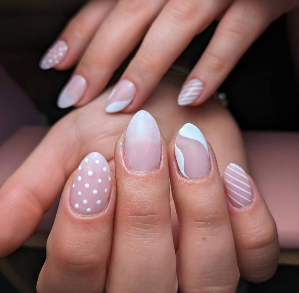 Nazaret Fernandez, Salon de manicura y pedicura