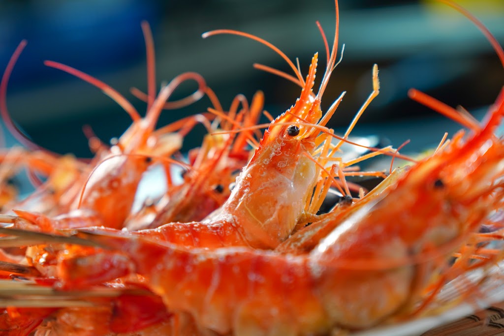 甲蝦えび燴熱炒燒烤吧 平價熱炒｜小酌啤酒｜蝦料理｜在地食材｜魚蛋沙拉｜藥膳醉蝦｜鍋邊素食｜高雄美食｜高雄人氣景點｜高雄夜景餐廳｜必去必吃｜包場慶生活動聚餐｜台灣金尊青島啤酒海尼根麒麟Bar 的照片