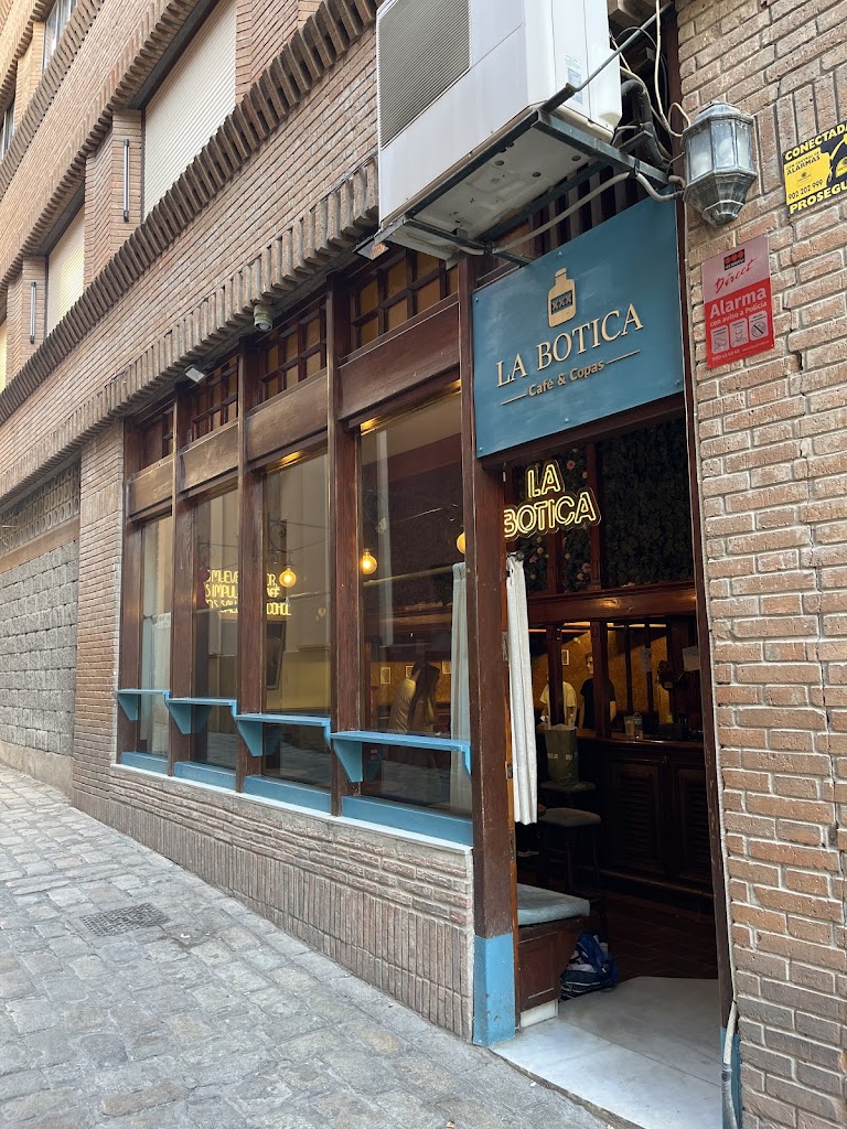 La Botica - Cafe y Copas