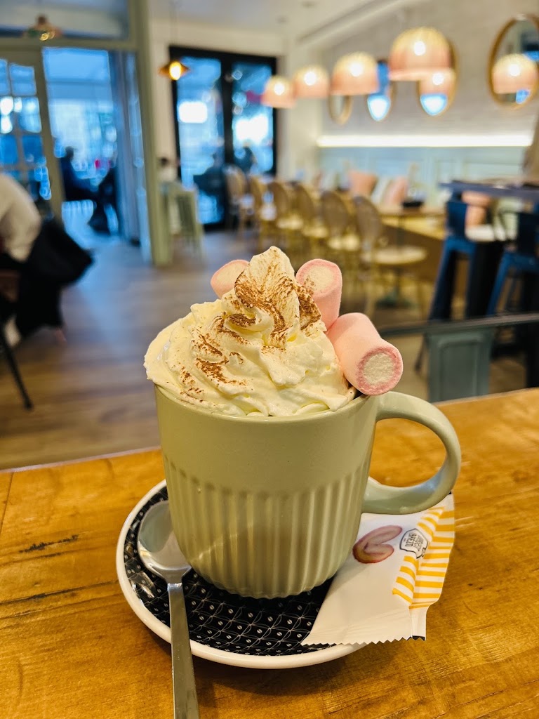 A PEQUECHA. — Cafe