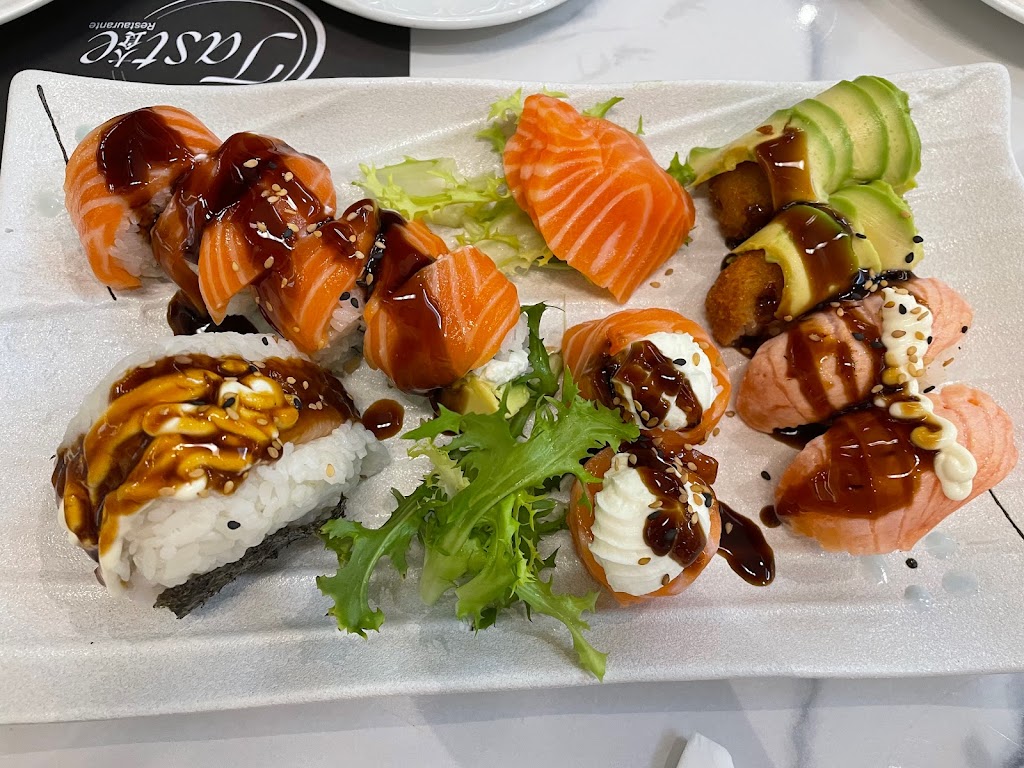 Taste Restaurant Asiatic — Comida y bebida