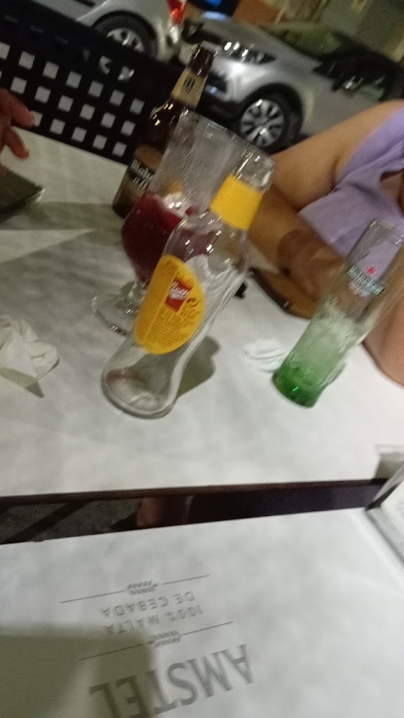 Bar Jordan's Paraguayo — Comida y bebida