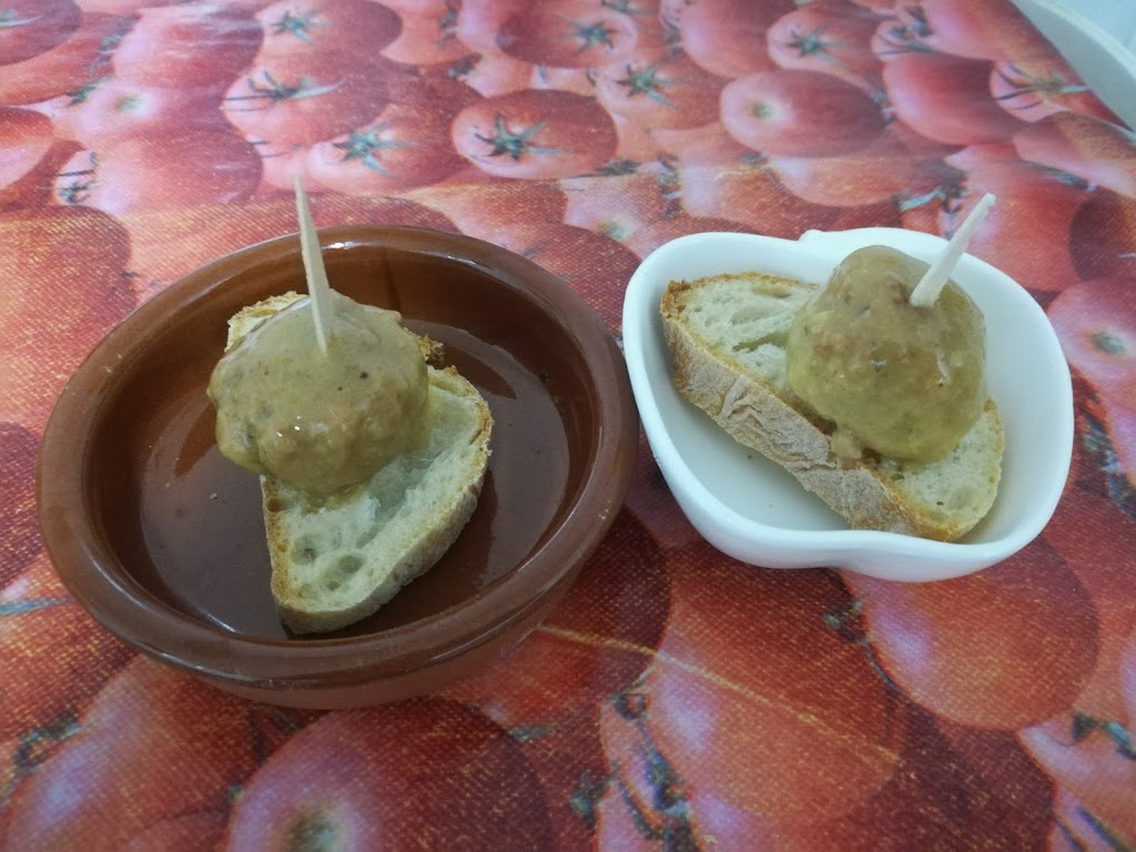 Cafe Bar Berlin — Comida y bebida