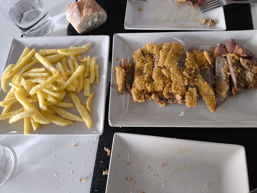 A la vuelta Bar Restaurante — Comida y bebida