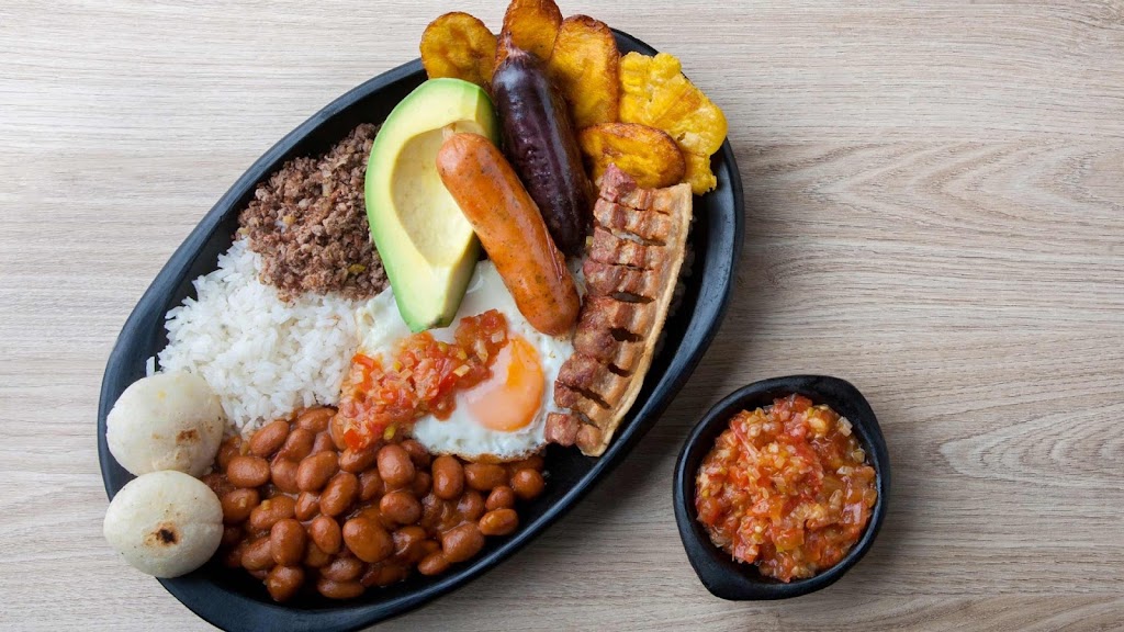 LA PATRONA — Comida y bebida