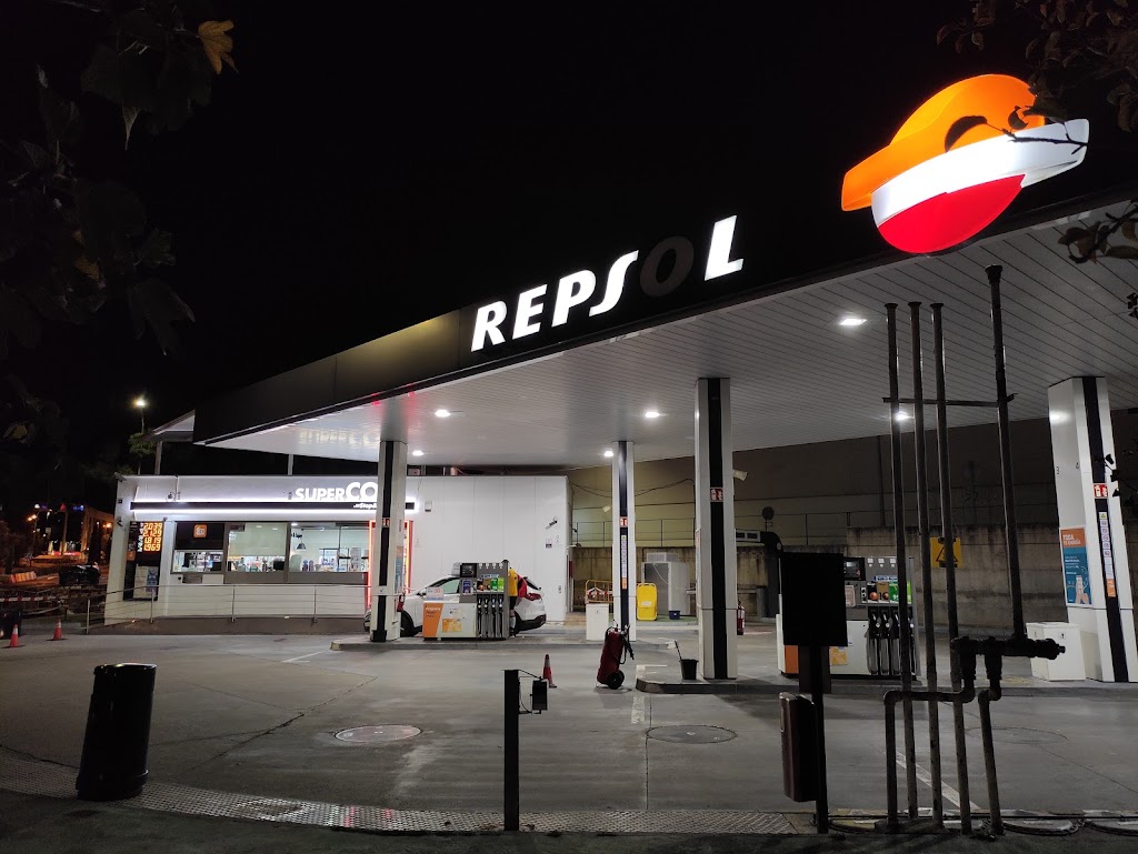 Estacion de Servicio Repsol — Exterior