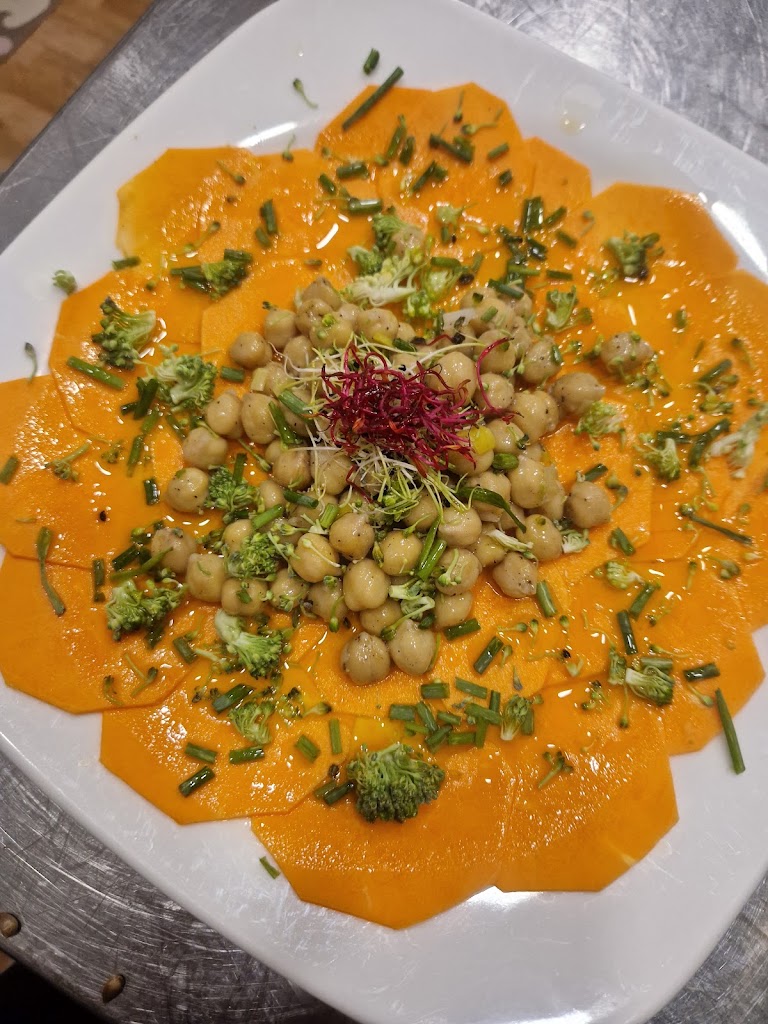 Chef Momo — Comida y bebida