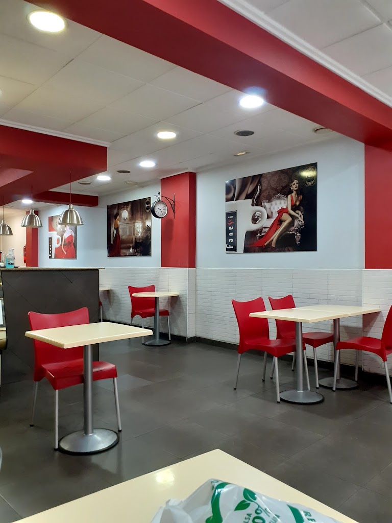 MesQue Pa&Cafe Xirivella — Ambiente
