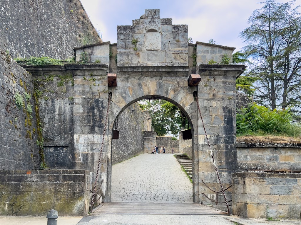 Portal de Francia o de Zumalacarregui