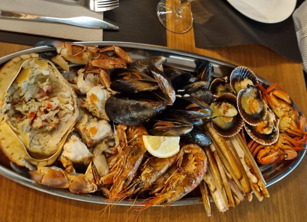 Redes Compostela - Mariscos & Tapas — Comida y bebida