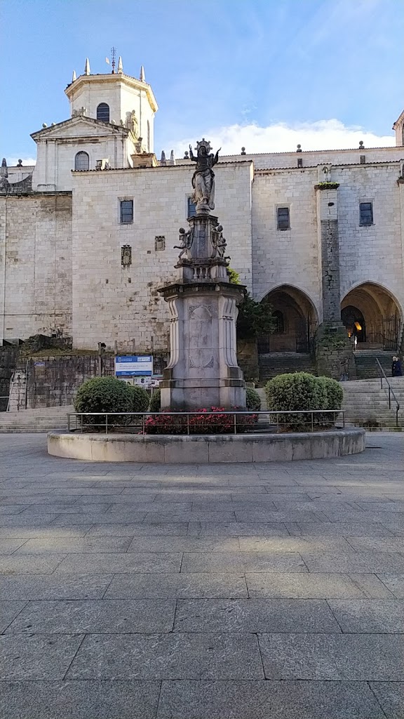 Monumento a Nuestra Senora de la Asuncion