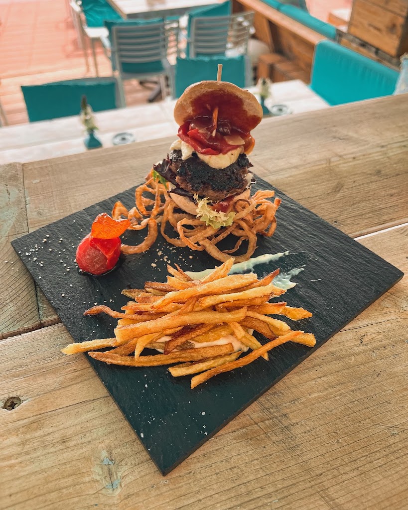 Macondo Beach House — Comida y bebida