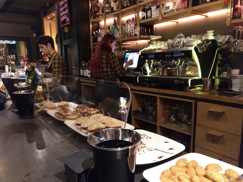 TriBeCa Bar&Lunch — Comida y bebida