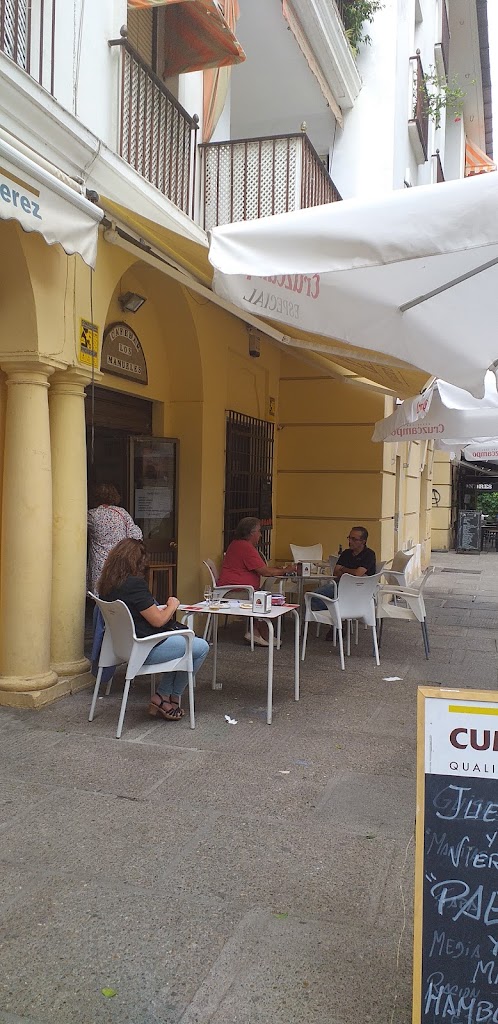 Cafe Bar Los Manueles — Ambiente