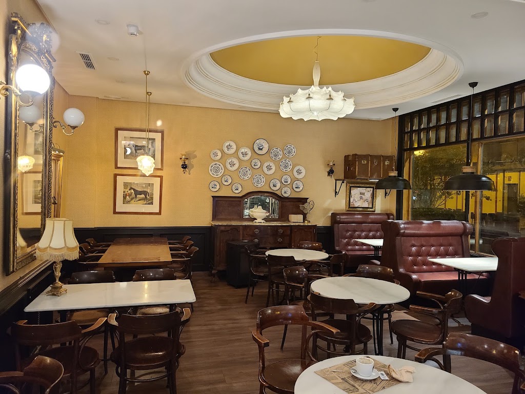 Bistro de Capellanes — Ambiente