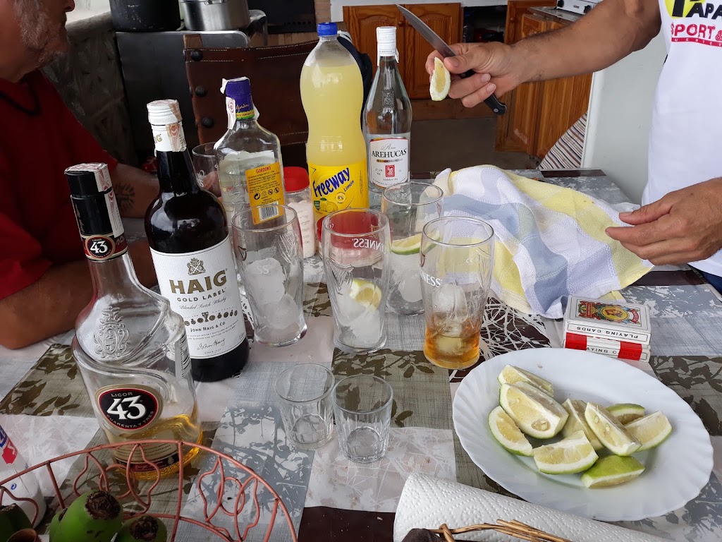 Restaurante Sanguichon — Comida y bebida