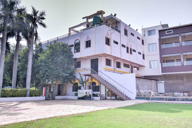 Flagship 76276 Hotel Vrindavan