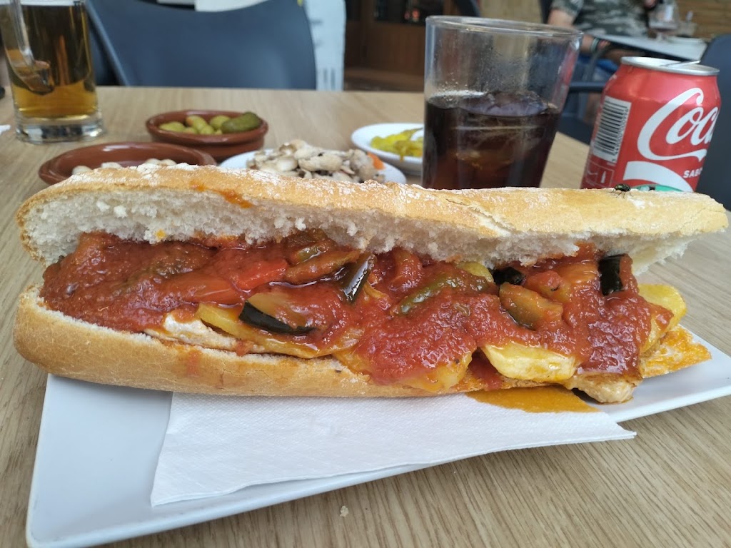 Bar restaurante Superdols — Comida y bebida