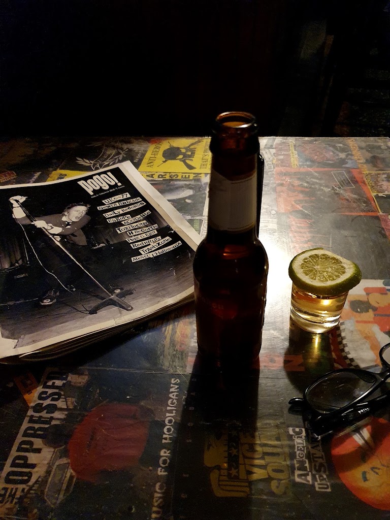Taberna La Espuela — Comida y bebida
