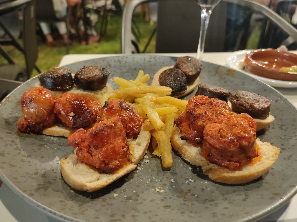 BODEGUITA LA PENULTIMA — Comida y bebida