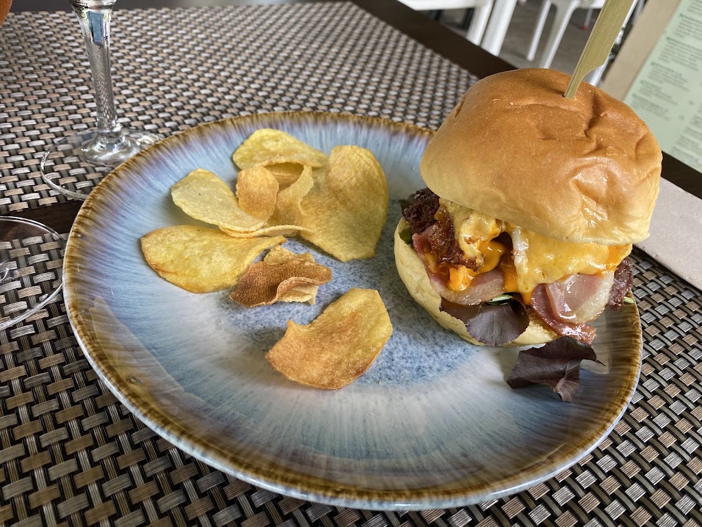 Kannion Surf Bar — Comida y bebida