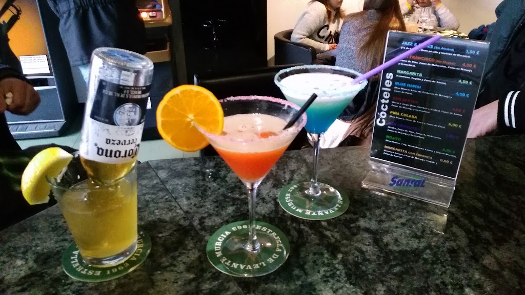 Pub Jazz & Blues — Comida y bebida