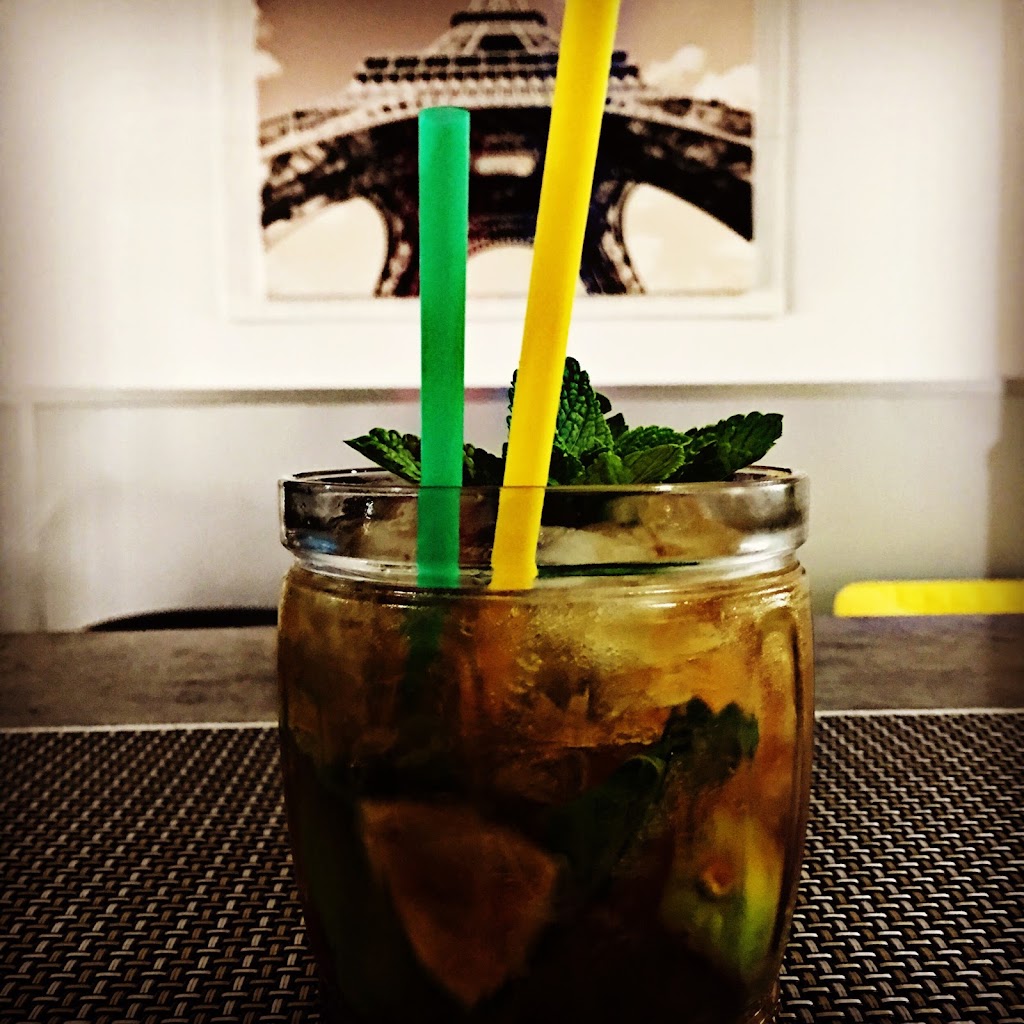 Cafe Eiffel — Comida y bebida
