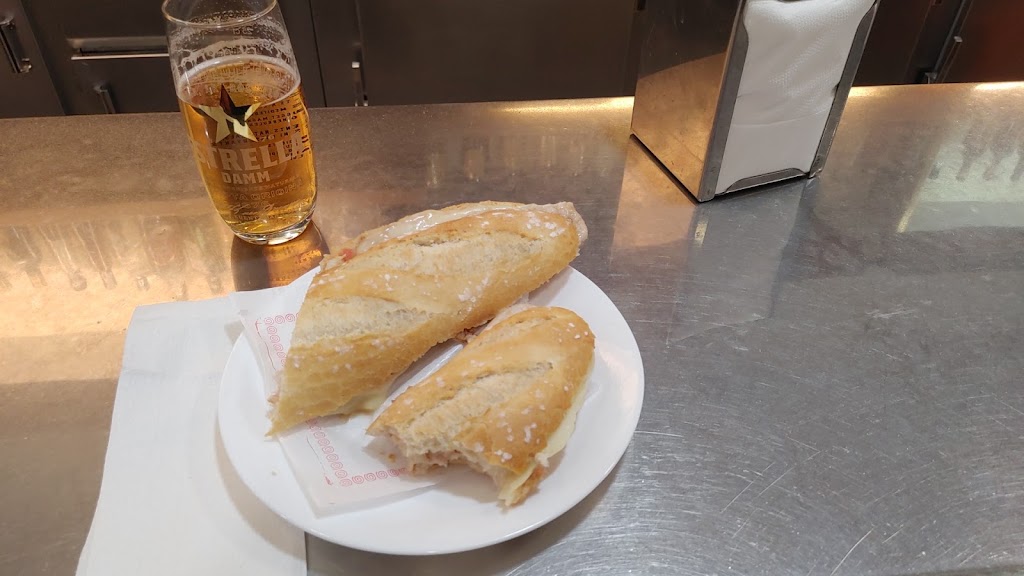 Bar Cafeteria Gomar — Comida y bebida