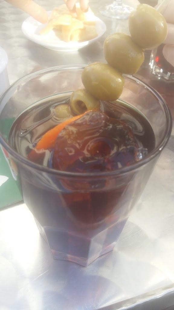 Bar Calypso — Comida y bebida