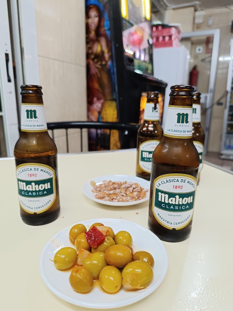 Bar Aurelio — Comida y bebida
