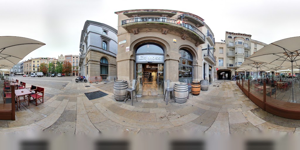 Es Moss Enoteca — Street View y 360deg