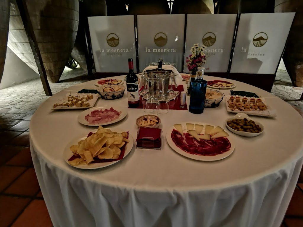 Antigua Bodega Los Llanos — Comida y bebida