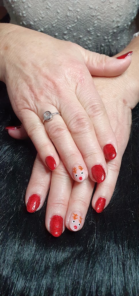 Estetica Almoraima — Manicura