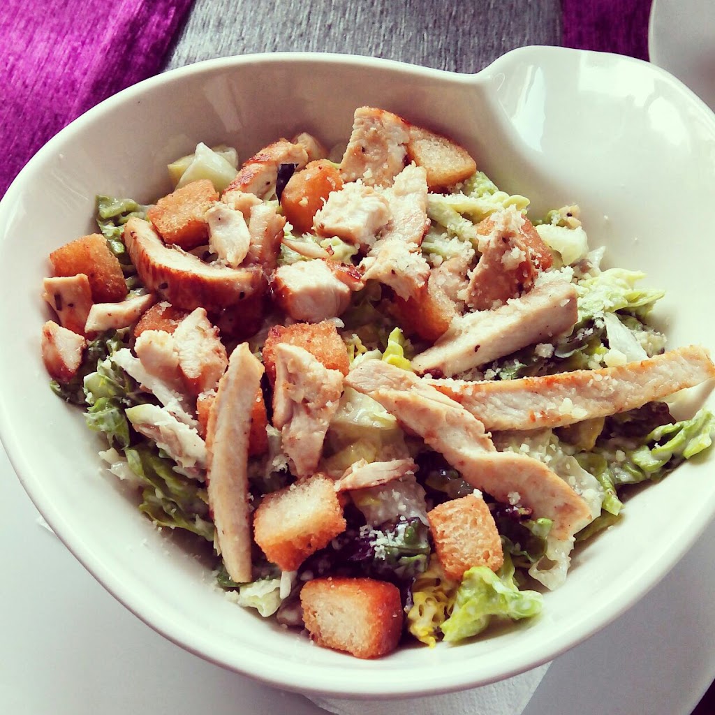 Delish Restaurant — Comida y bebida