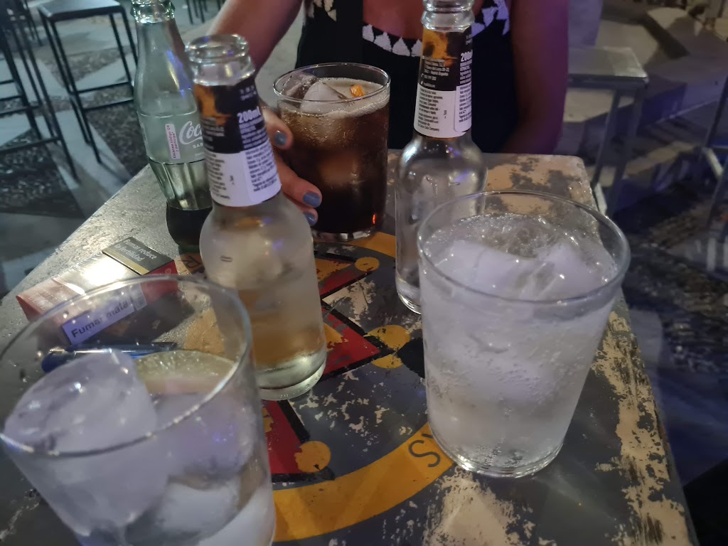 Pub La Romantica — Comida y bebida