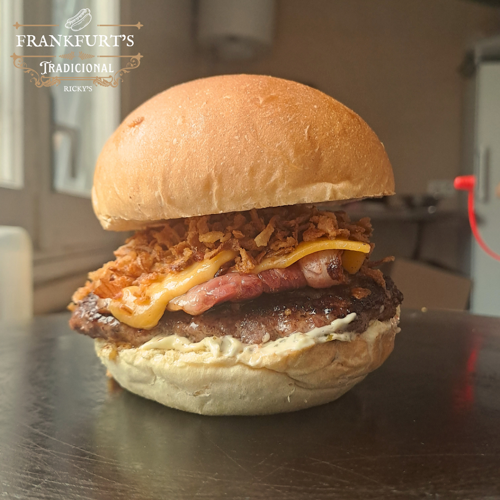FRANKFURT's TRADICIONAL RICKY's — Comida y bebida