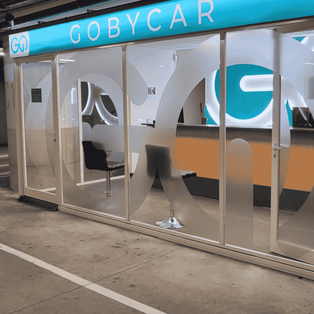 GOBYCAR Alquiler de coches | Aeropuerto de Santiago (SCQ) — Exterior