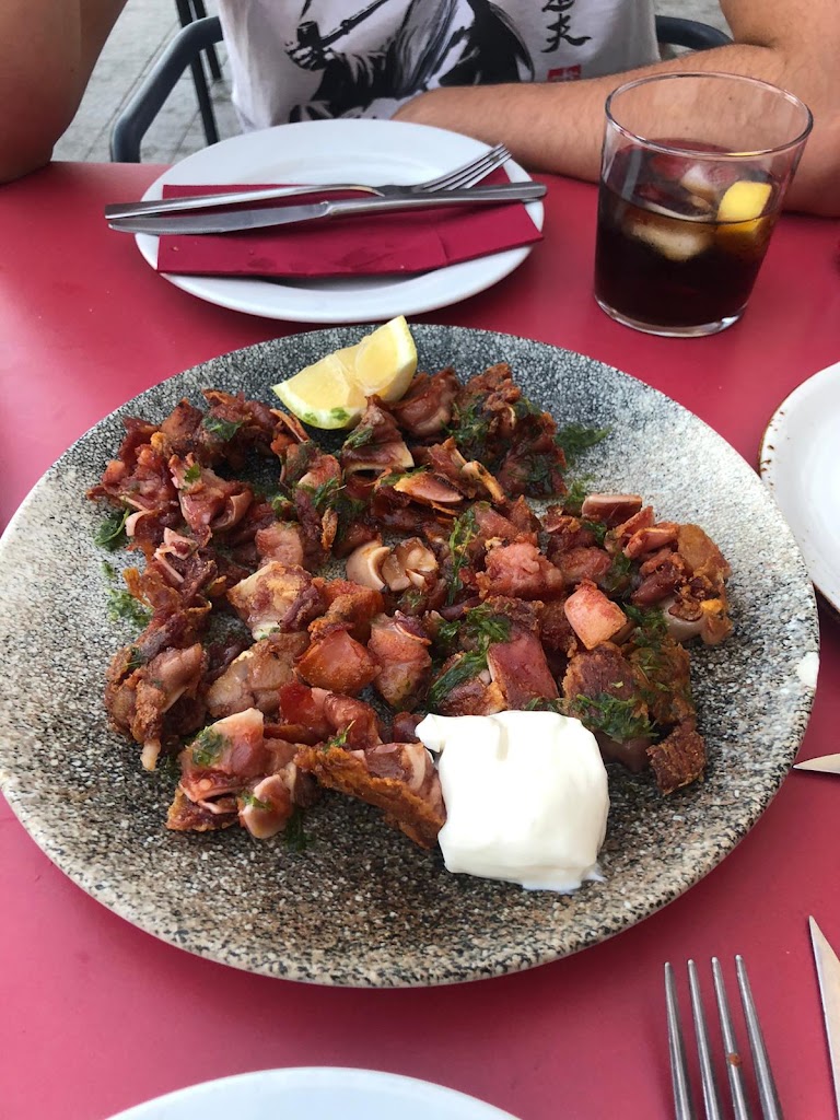 La Villa TAPAS & VINOS. — Comida y bebida