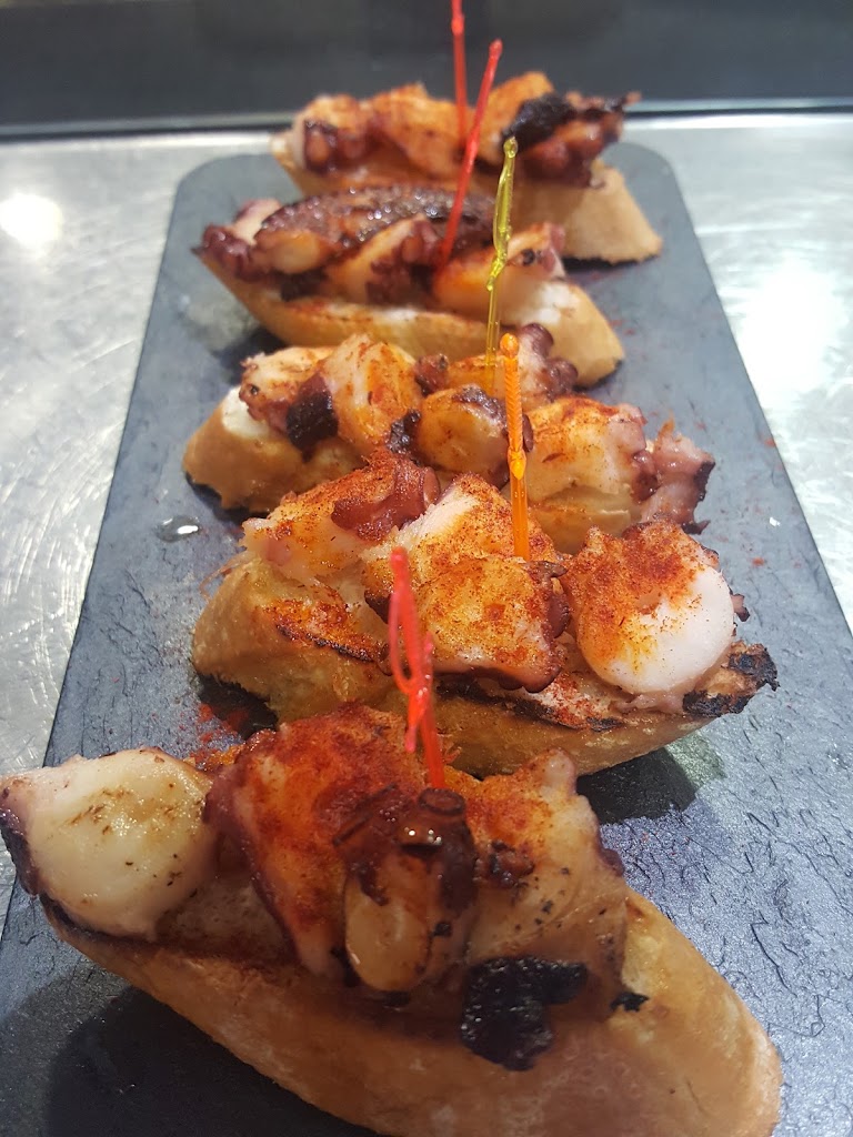 Cafeteria Casa Elena — Comida y bebida