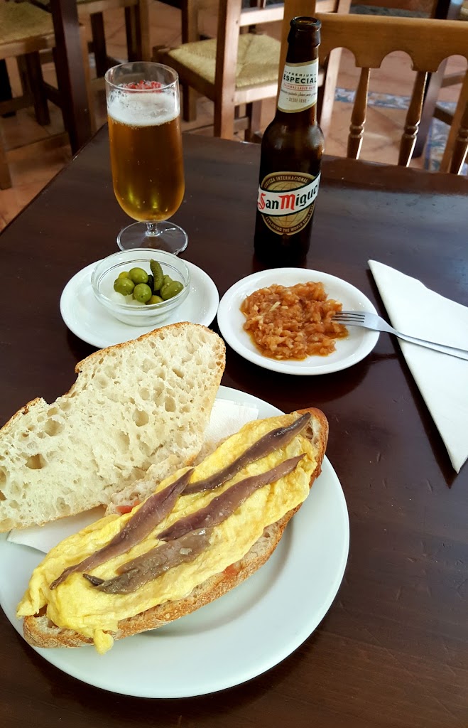 Bar Benasal — Comida y bebida