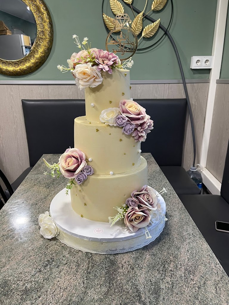 Cafeteria pasteleria lixus — Comida y bebida