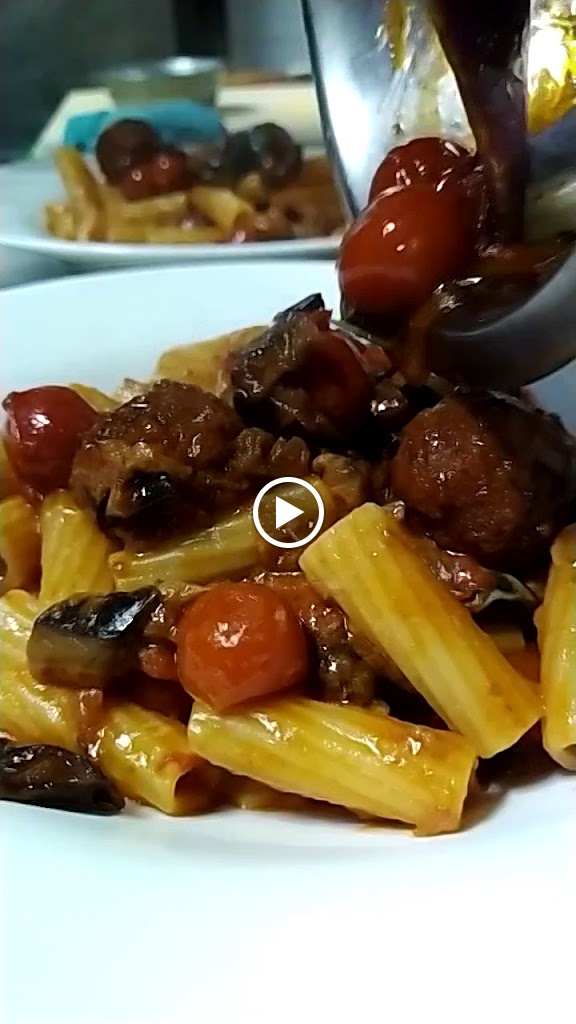 Oine Trattoria Italiana - cucina napoletana — Videos