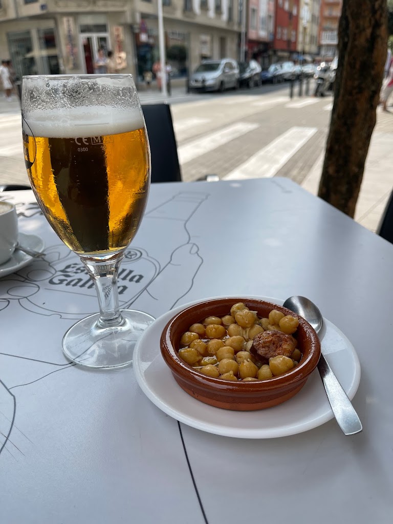 Bar Farmassia — Comida y bebida